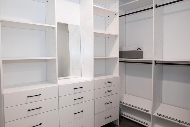 Building Photo - 634 SE 3rd Ave