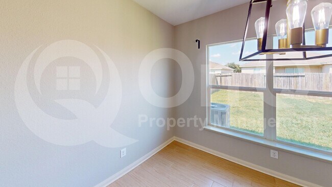 Building Photo - 10012 Quail Glen Dr