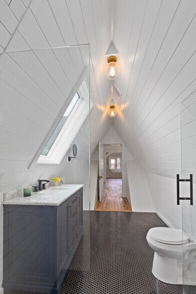 Building Photo - 1531 Vinewood St