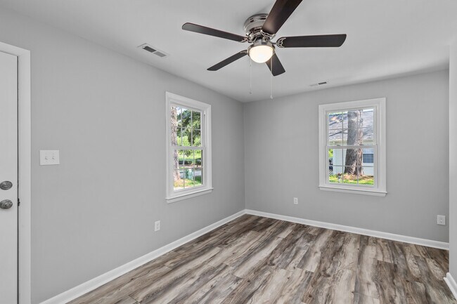 Building Photo - 109 Rodeo Ln