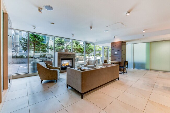 Building Photo - Elevated 1BR at Enso | Lake Views, Parking, Prime Location