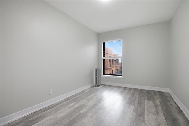 Building Photo - 6214 S Dorchester Ave