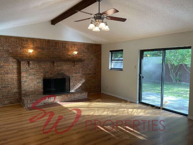 Building Photo - 3/2 Brick home in a quiet family neighborhood