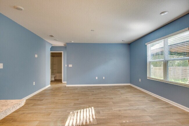 Building Photo - Season’s Savings! Spacious 5BR Near NAS – Military Half Deposit & $500 Off First Month!