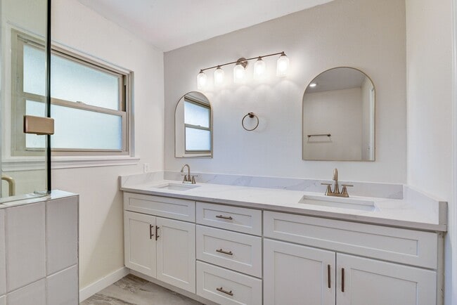 Building Photo - 4303 Osby Dr