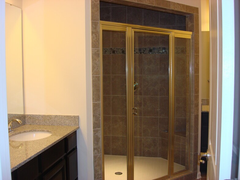 Building Photo - 340 Chessington Dr