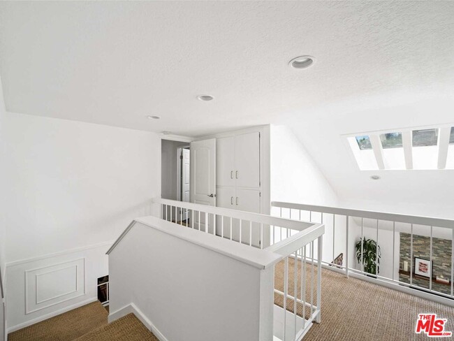 Building Photo - 2898 Woodwardia Dr