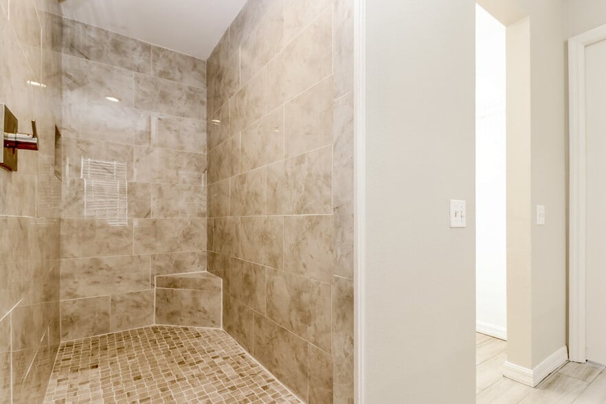 Building Photo - 10329 Midstate Ave