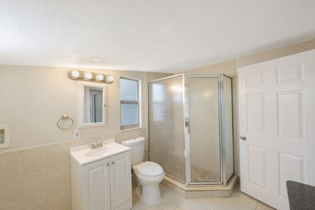 Building Photo - $1600 House on Corner Lot Ready by June 1,...