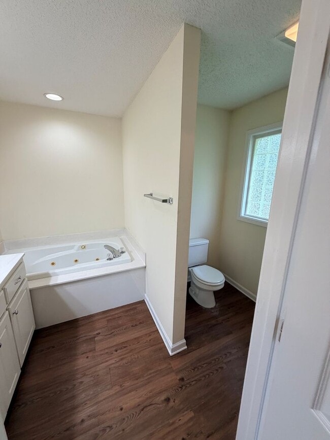 Building Photo - 104 Brazington Ct