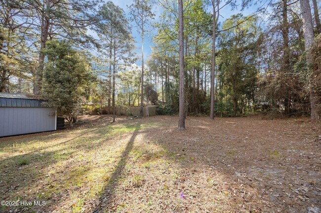 Building Photo - 521 N Hale St