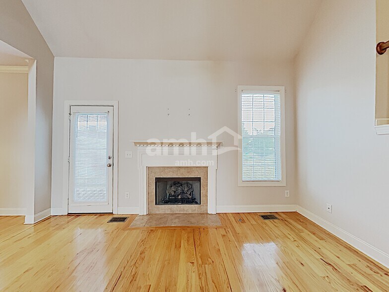 Building Photo - 4004 Crest Ridge Cv