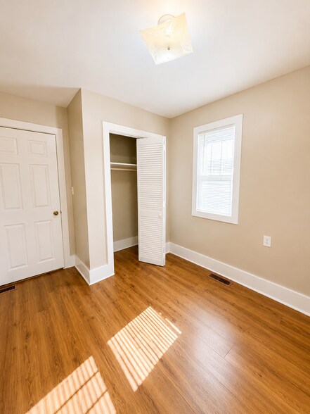 Building Photo - 913 N Wesley St