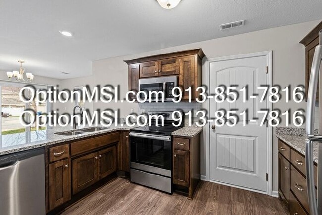 Building Photo - Beautifully Updated Liberty Home in a Prime Location!