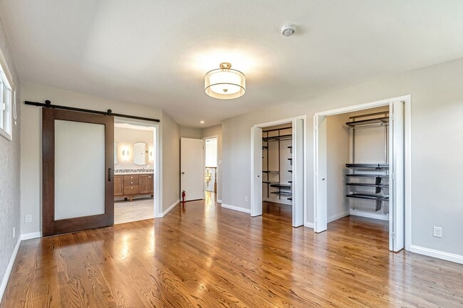 Building Photo - Remodeled 6-Bedroom House