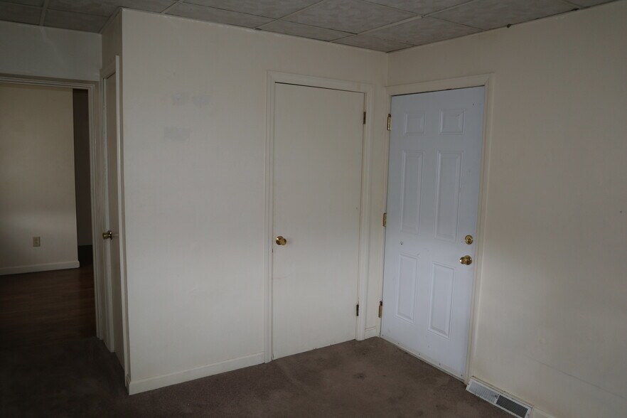 Building Photo - 320 3rd St