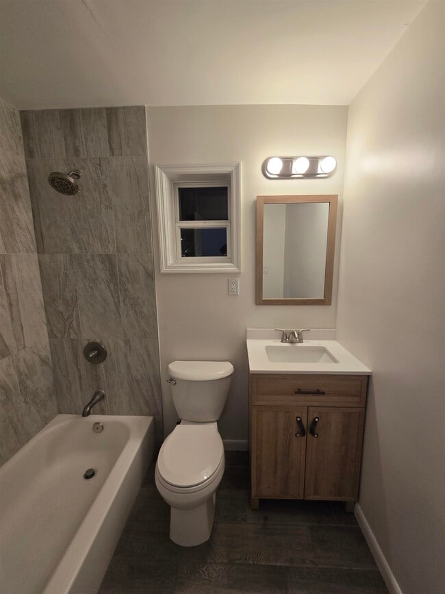 Building Photo - 1709 Kerrigan Ave