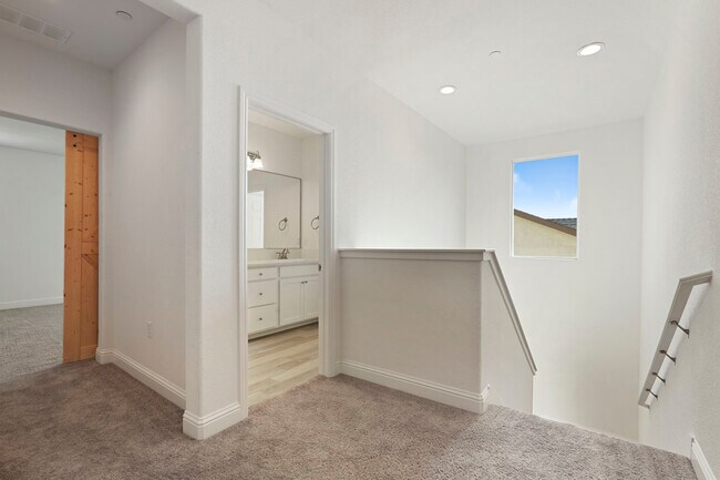 Building Photo - 3012 Salonie Ct