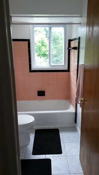 Bathroom - 21865 Coolidge Highway