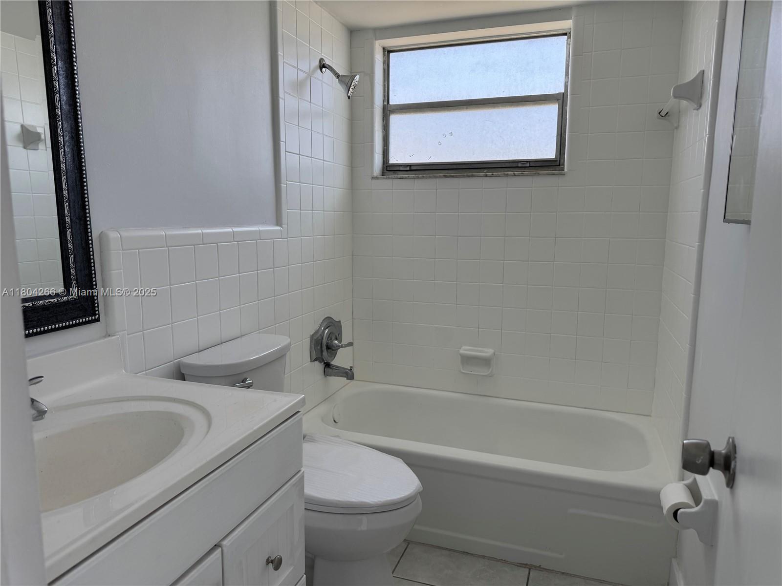 Building Photo - 1333 E Hallandale Beach Blvd