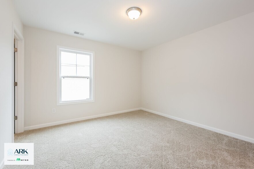 Building Photo - 617 Green Wigeon Rd