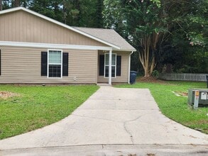 Building Photo - 2 bedroom 1 bathroom