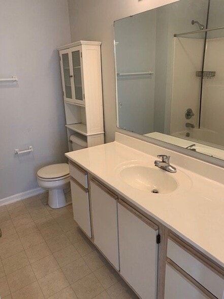 Building Photo - 2513A Bluff View Ct