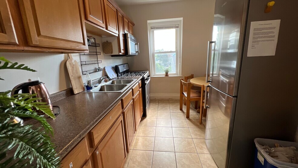 Building Photo - 76 Providence St