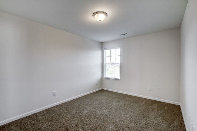 Building Photo - 4 Bedroom Rental in Mackintosh On The Lake Neighborhood!