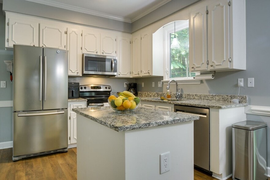 Building Photo - 5518 Tahoe Dr