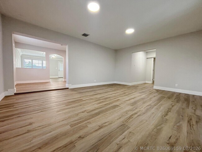 Building Photo - 6720 SW 17th St
