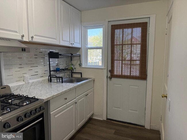 Building Photo - 1333 Sycamore Ave