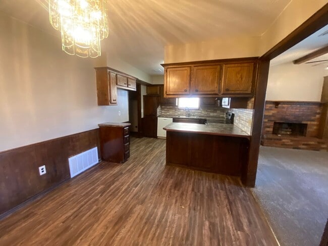 Building Photo - Charming 3 bedroom 1.5 bath