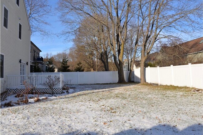 Building Photo - 15 Hay Rd