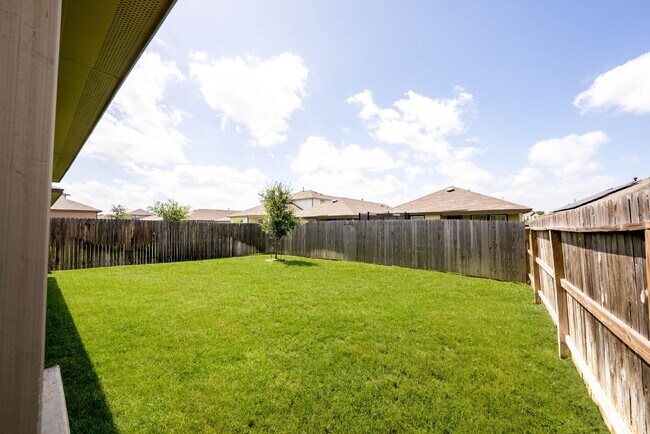 Building Photo - 3 Bedroom Rental in Convenient West San An...