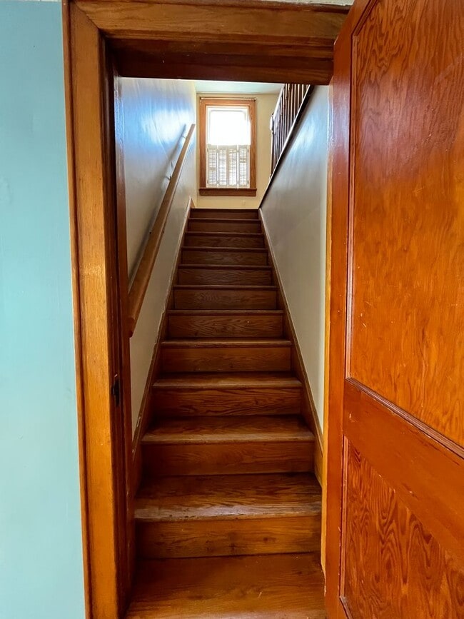 Building Photo - 3BR Home with Large Yard & Extra Storage