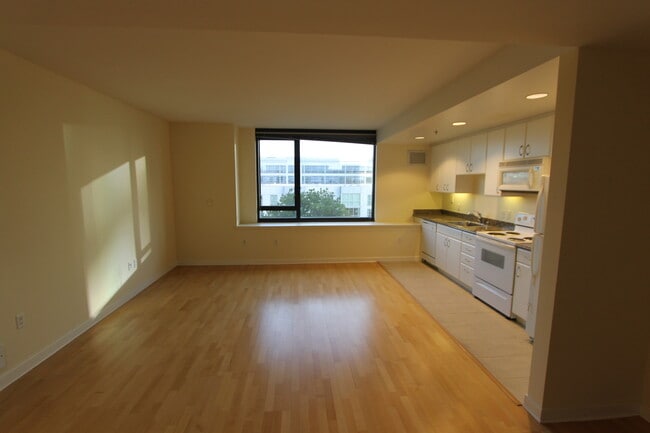 Building Photo - EPIC REA-AZARI PM - Nice Studio at The Beacon in South Beach w/Parking available