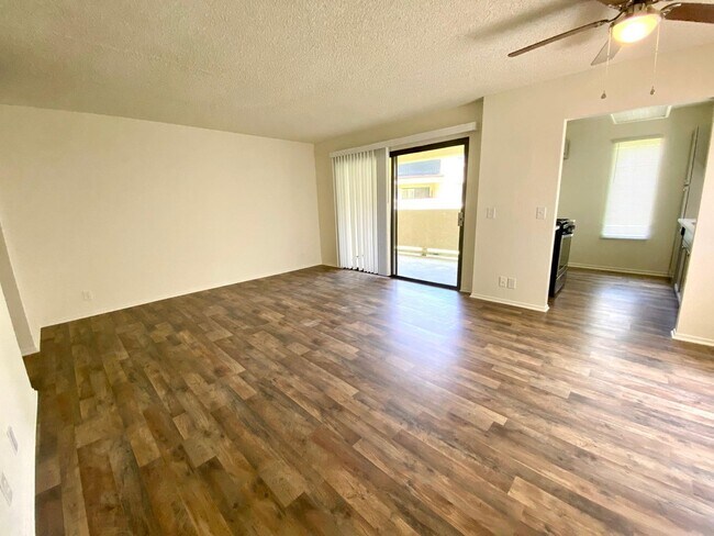 Building Photo - 2554 Olive Dr