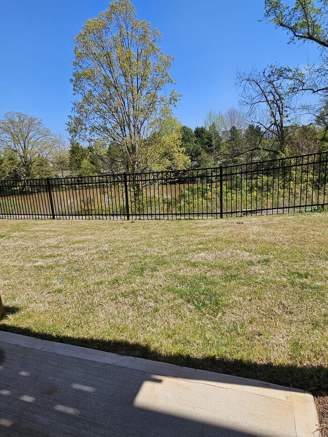 Building Photo - Beautiful Townhome with 3 bedrooms, three ...