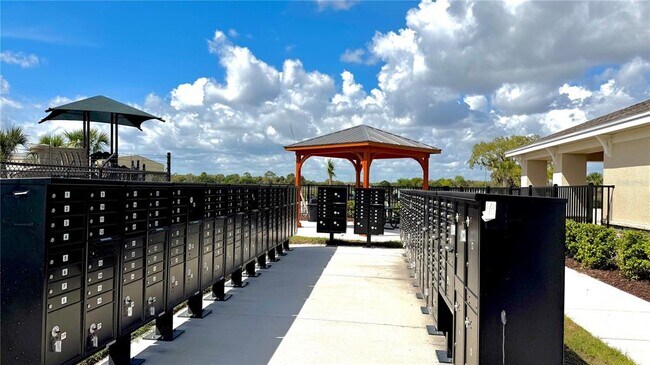 Building Photo - 3710 King Hill Dr