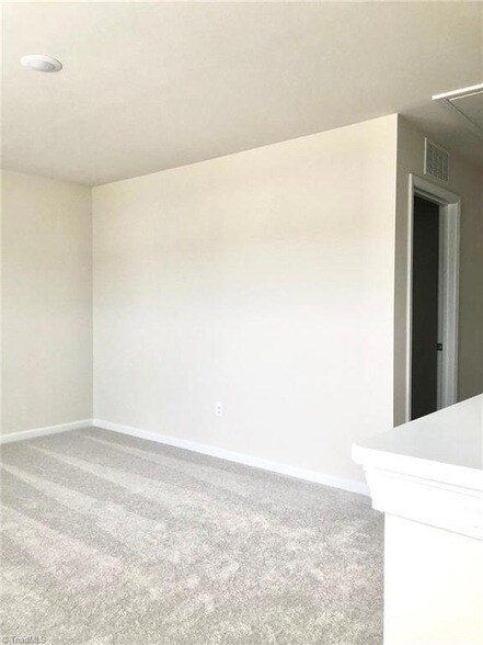 Building Photo - 6022 Wren Dr