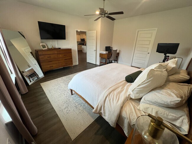 Building Photo - 8026 Burnside Lp