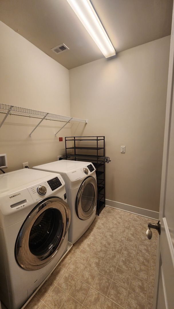Building Photo - 3 BR Plus Den and Garage in Potomac Yard!