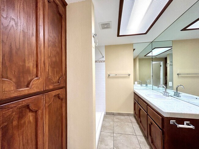 Building Photo - AVAILABLE NOW!!! !! UNFURNISHED 3 Bedroom 2 Bath Pool Home in Desert Hot Springs!