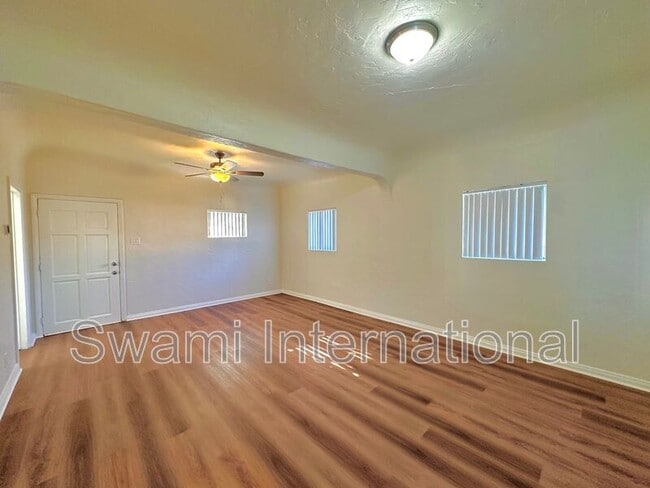 Building Photo - 2080 Chestnut Ave