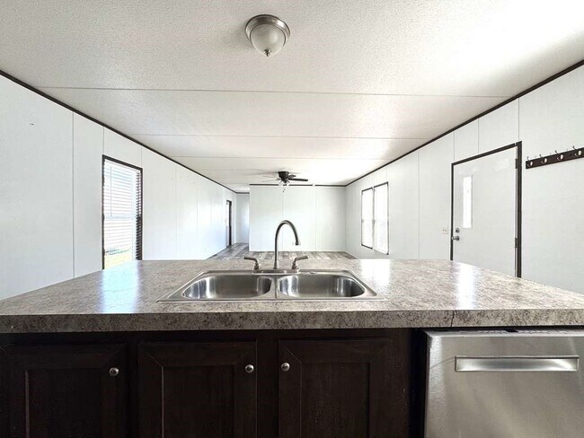 Building Photo - 16206 Wood Dr