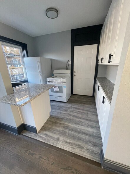 Building Photo - 5446 W Huron St