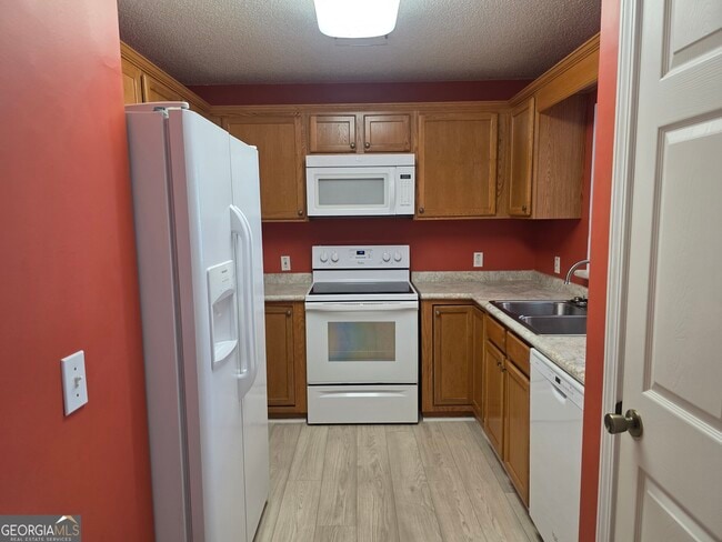 Building Photo - 136 Towne Pk E Dr