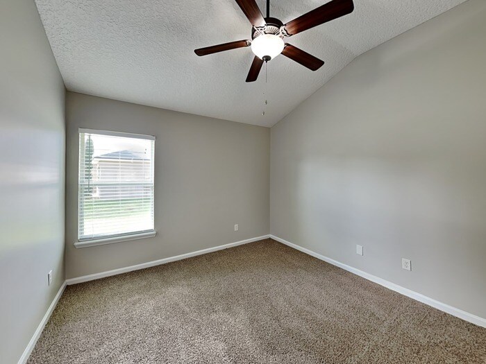 Building Photo - 167 Patriot Ln