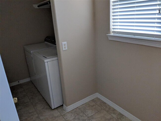 Building Photo - 21111 Sweet River Ln